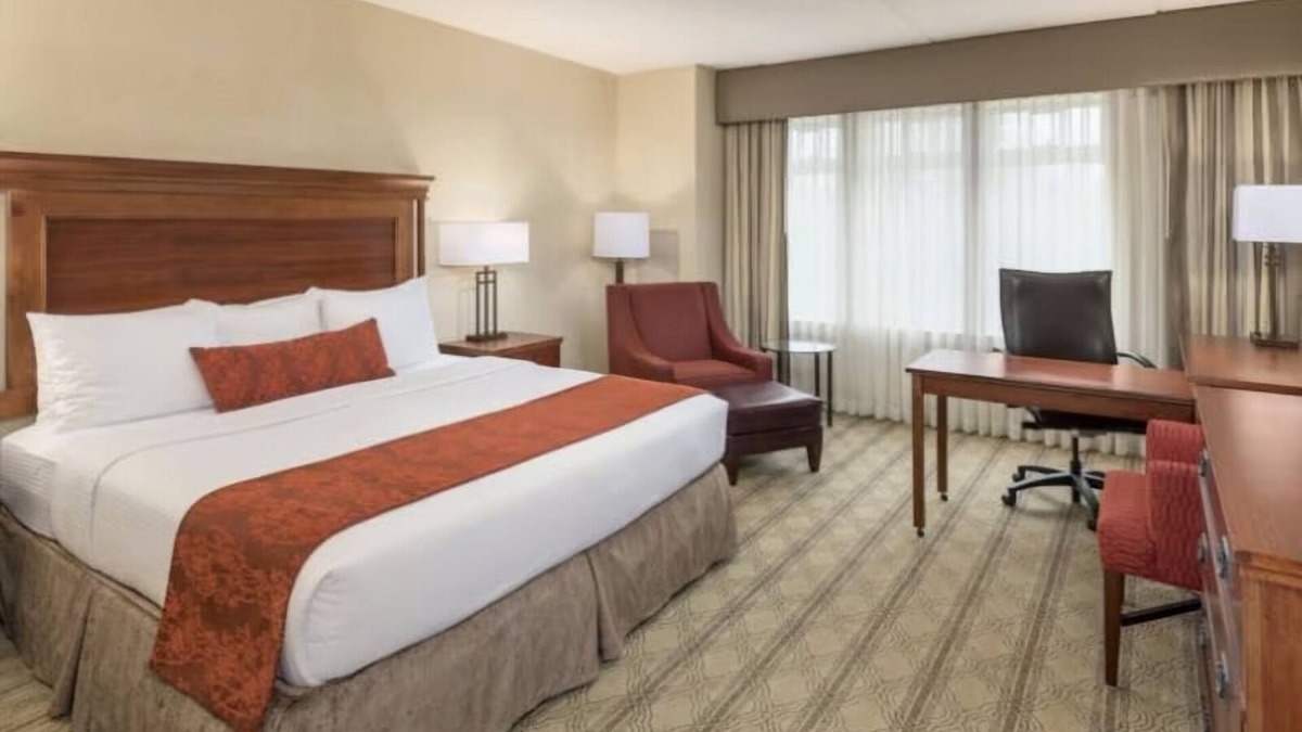 Blacksburg Hotel | Relaxing Room w/Free Parking | Explore Virginia Tech Campus | Hotel Unit