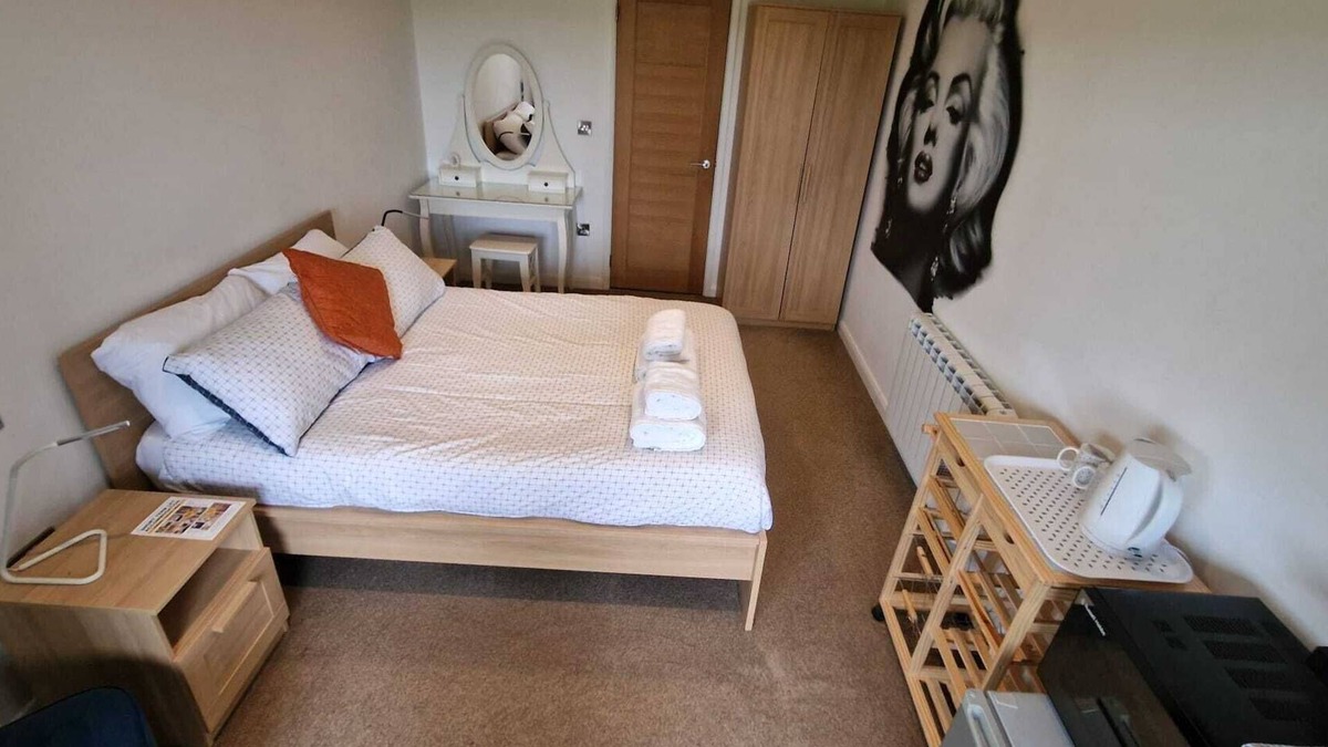 Morcott Apartment | Relaxing Room With Ensuite Rutland Point