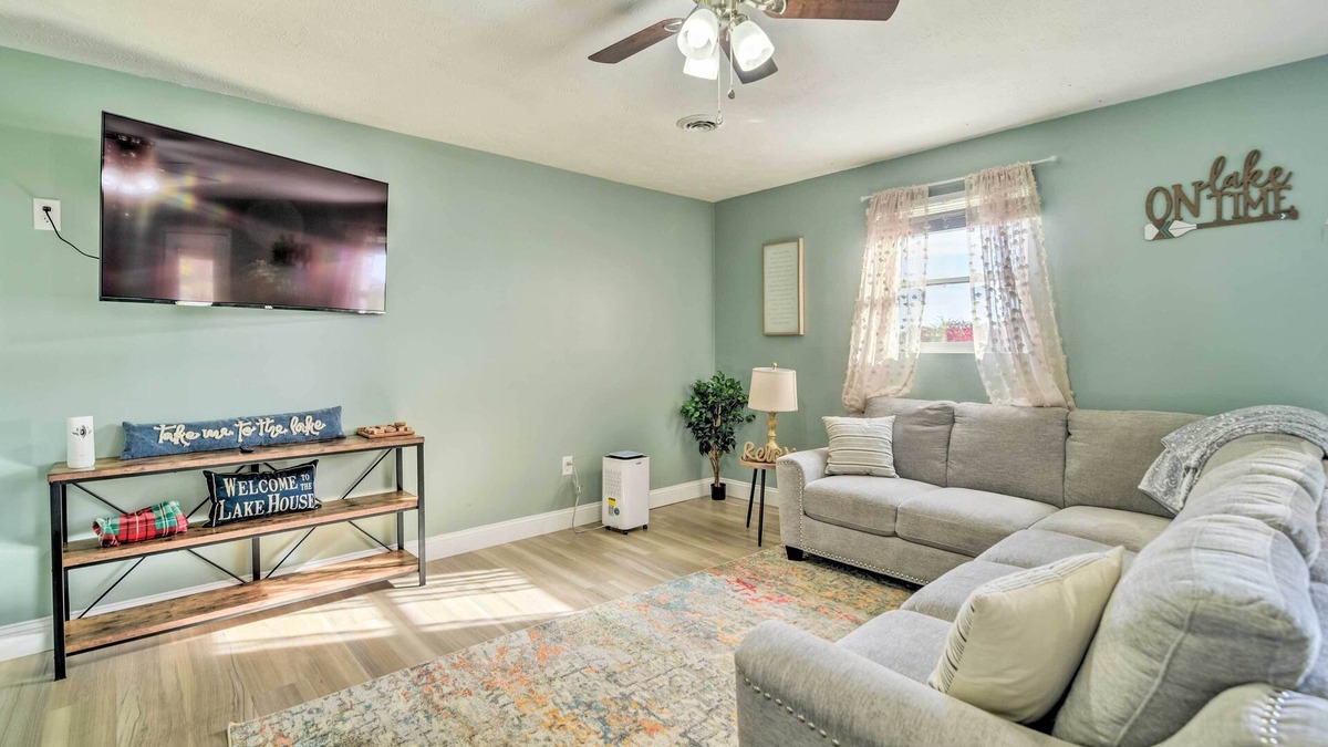 Russell Springs House | Relaxing Russell Springs Retreat w/ Fire Pit!