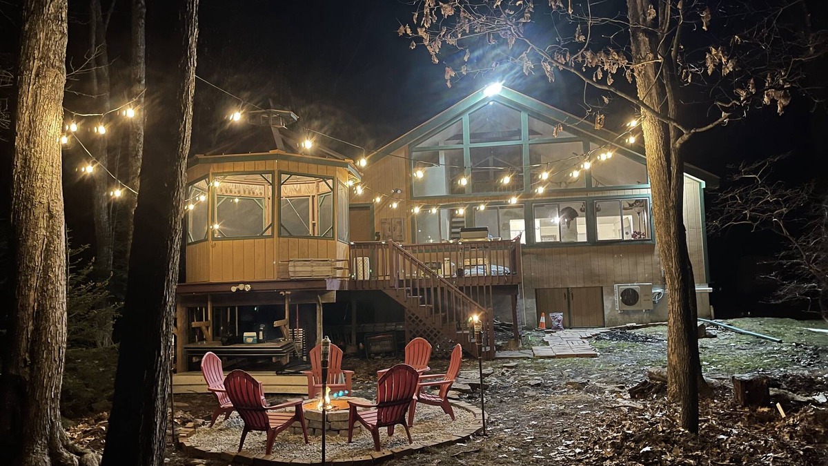 Locust Lake Village Cabin | Relaxing Rustic ranch at Locust Lake! with beautiful views! Close to the Lake!