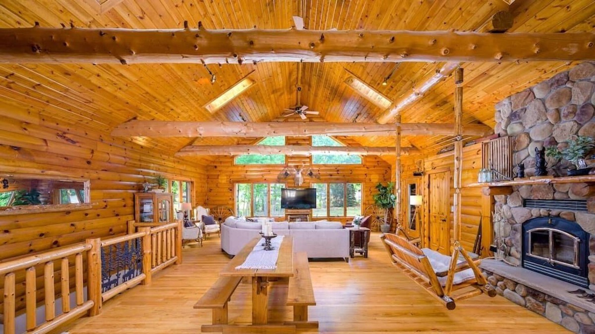 Appleton House | Relaxing Rustic Retreat - sleeps 12 4 BR 4 Bath