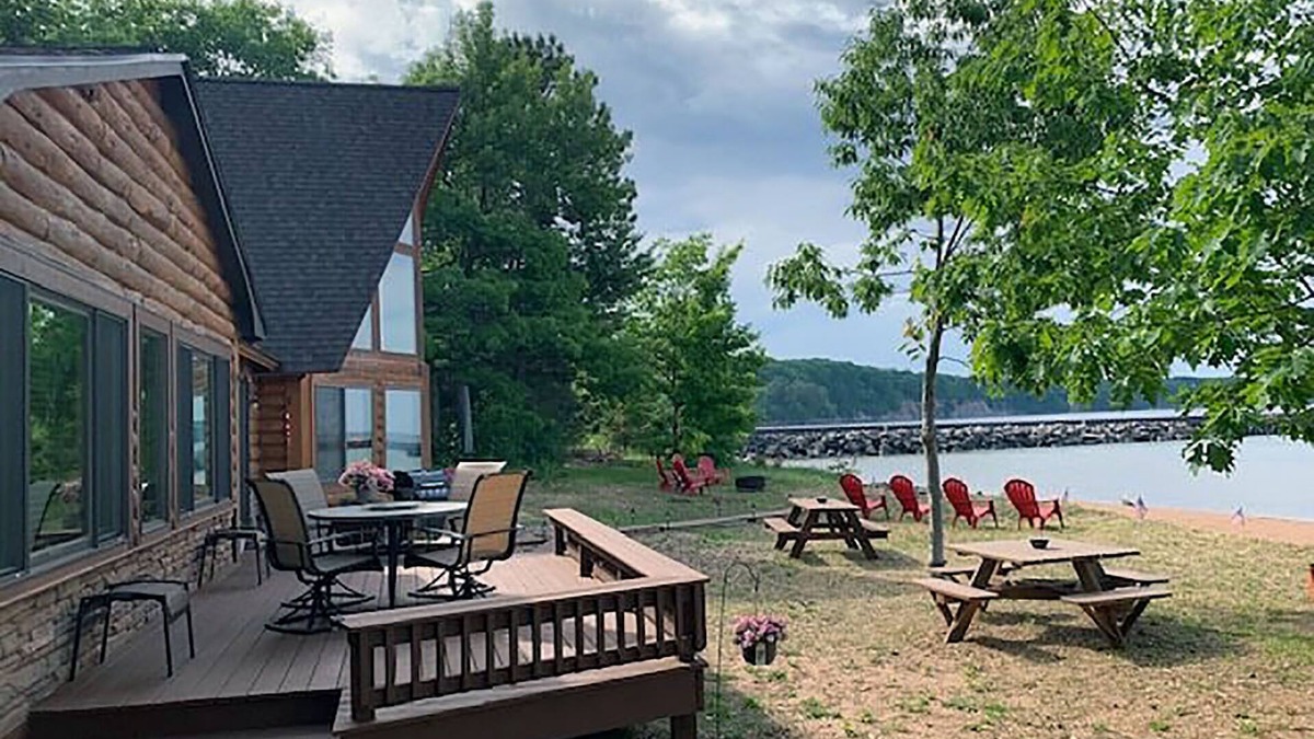 Big Bay House | Relaxing Sandy Beach Retreat on Lake Superior