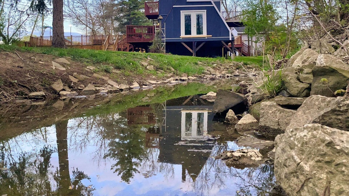 Findlay Ski Chalet | Relaxing Scenic 1 Bedroom Retreat With Private Hot Tub