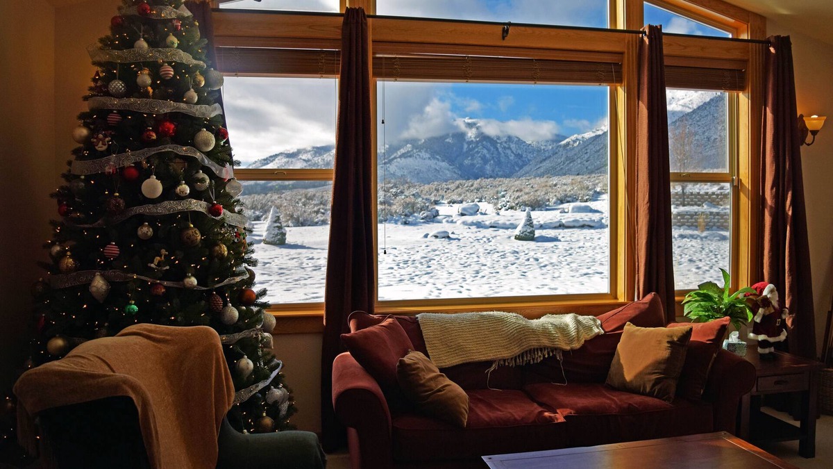 Mesa Vista House | Relaxing Sierra Sunrise Family Getaway w/EV Level 2 Charger - 4 bdrm 3 1/2 bath