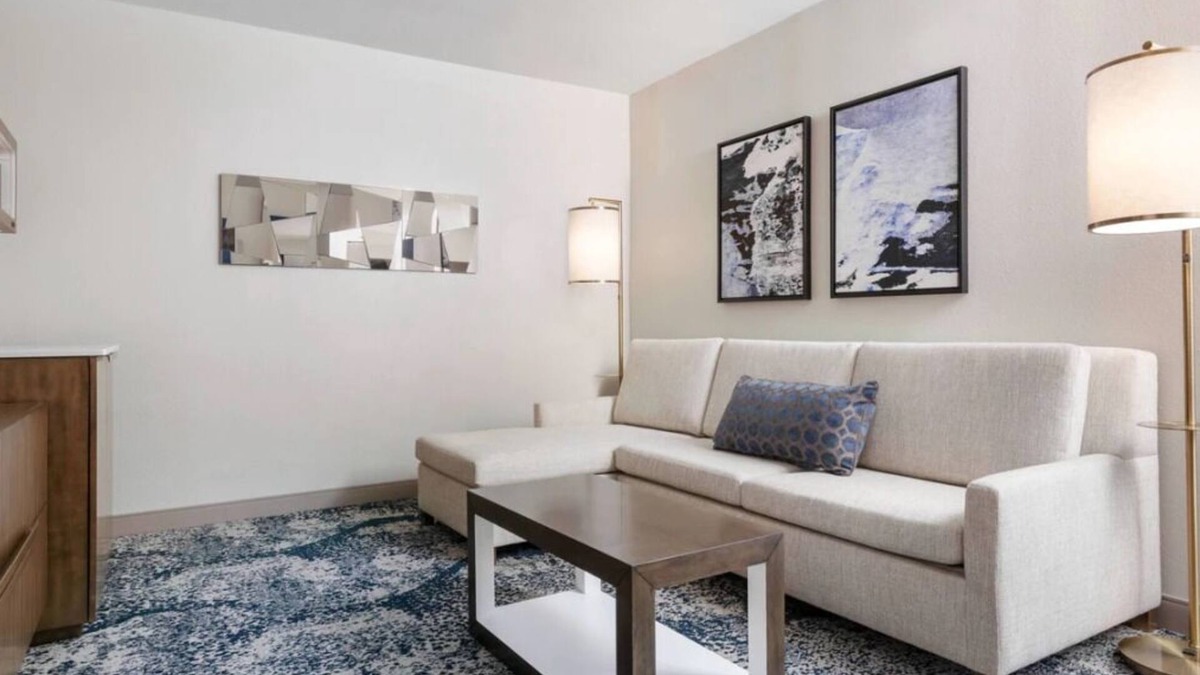Northeast Virginia Beach Hotel | Relaxing Stay! 4 Convenient Units, Onsite Pool, Close to Cape Henry Lighthouse
