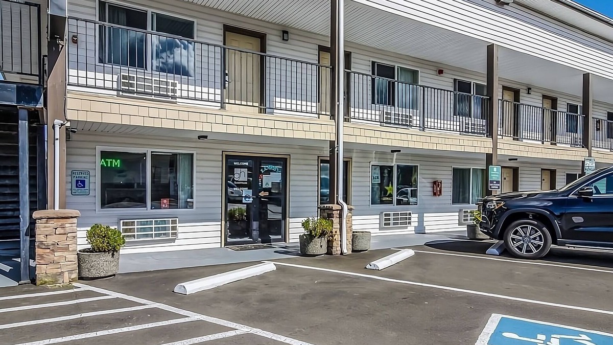 Aberdeen Hotel | Relaxing Stay at GuestHouse Montesano, Free Breakfast, Free Parking!