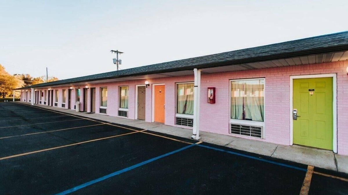 Berea House | Relaxing Stay at Knights Inn Berea! Free Breakfast, Parking, Pets Allowed!
