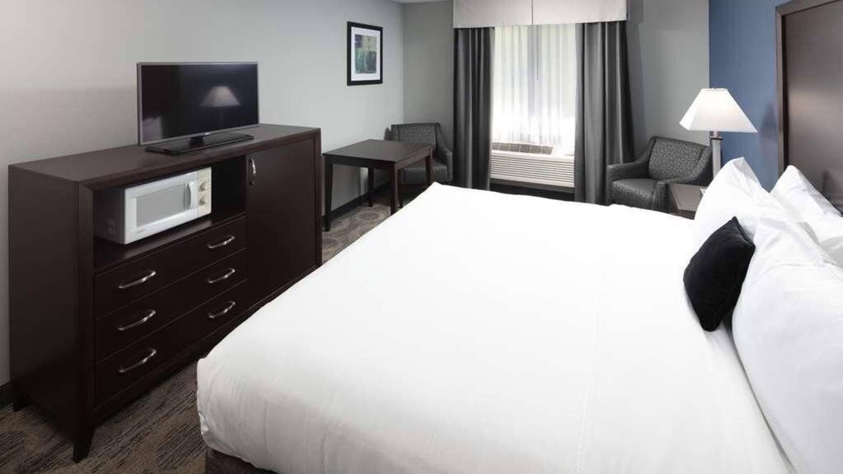 Sequim Hotel | Relaxing Stay at Red Lion Inn & Suites Sequim, Minutes from Sequim State Park!