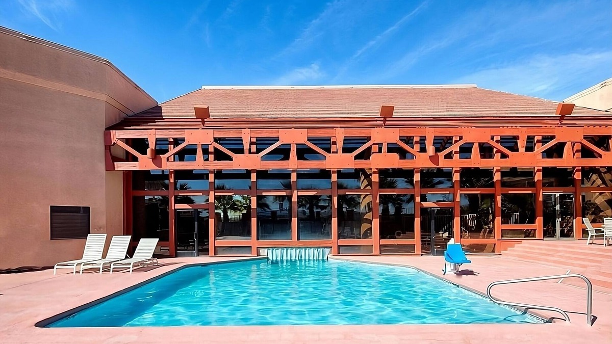St. George Hotel | Relaxing Stay at Red Lion Hotel St. George! Free breakfast, Pool, Restaurant!