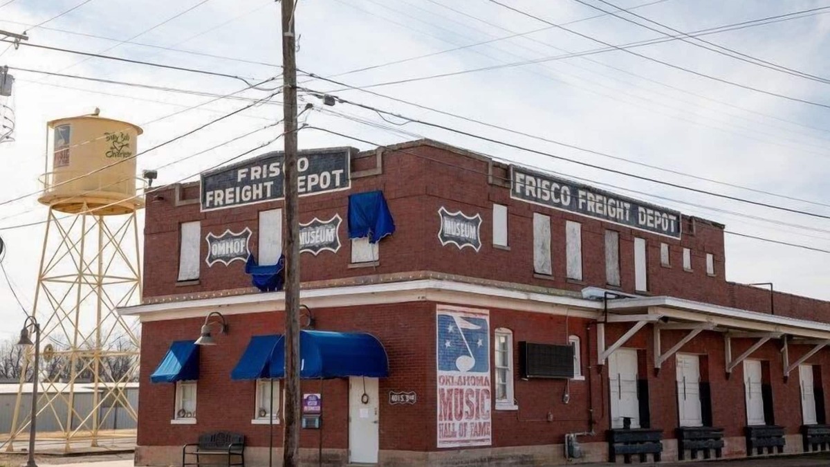 Muskogee Hotel | Relaxing Stay in Knights Inn Muskogee! Pet-friendly Property, Free Parking
