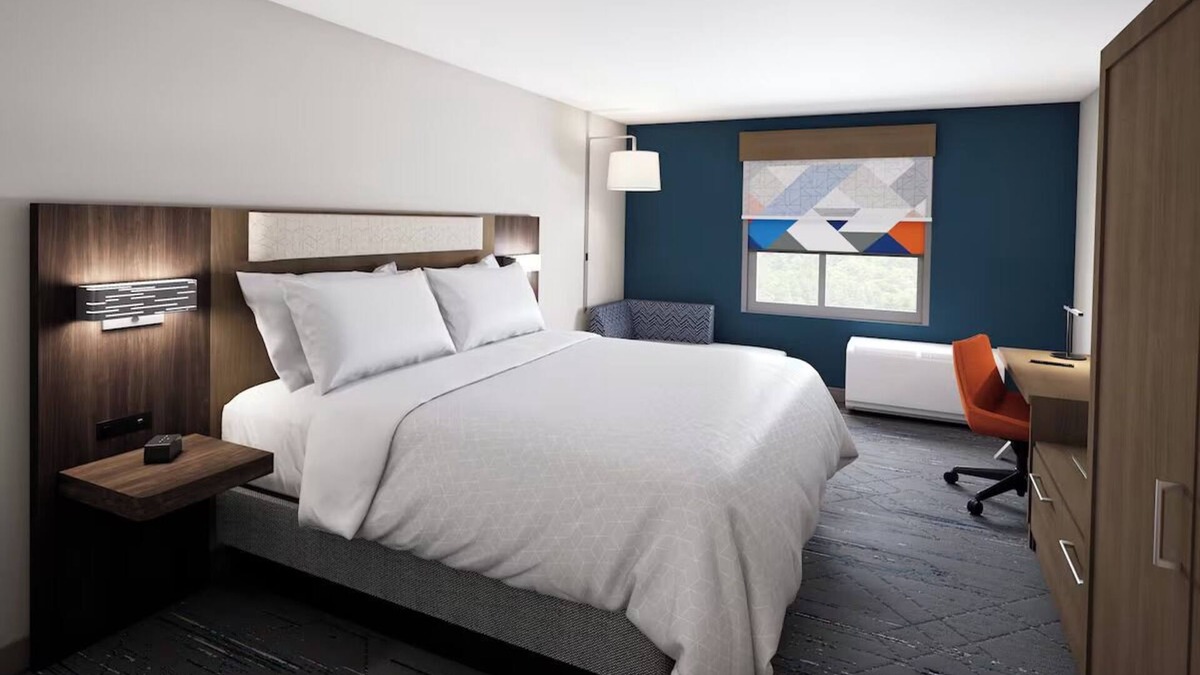 West Kissimmee House | Relaxing Stay Near Orlando Attractions with Free Breakfast & Pool Access