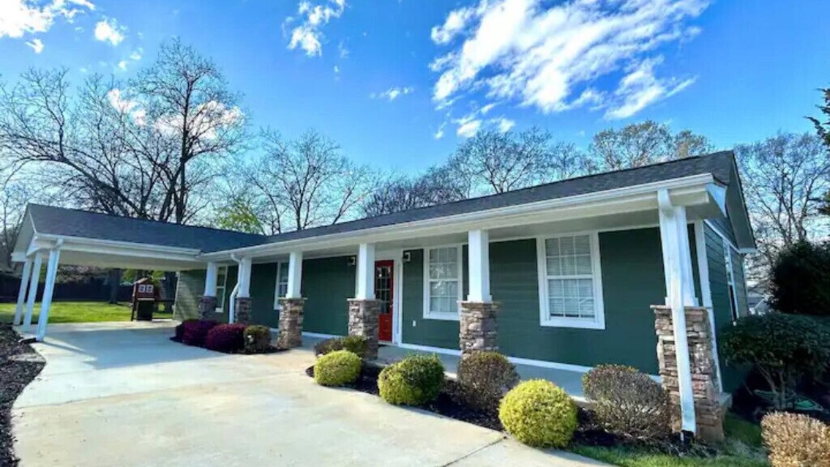 Greer House | Relaxing Stay on Trade Street