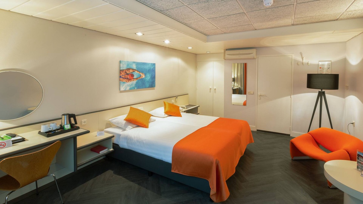 Municipality of Zeist Hotel | Relaxing Stay with On-site Restaurant, Pool, Free Parking, & Peaceful Atmosphere