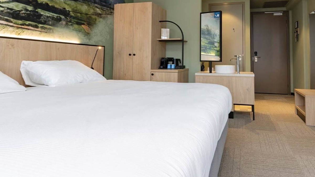 Marknesse Hotel | Relaxing Stay with Private Balcony & Garden Views Near Giethoorn