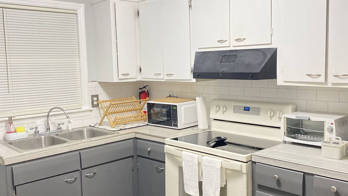 Albany Apartment | Relaxing Suite A- 2 minutes to Phoebe