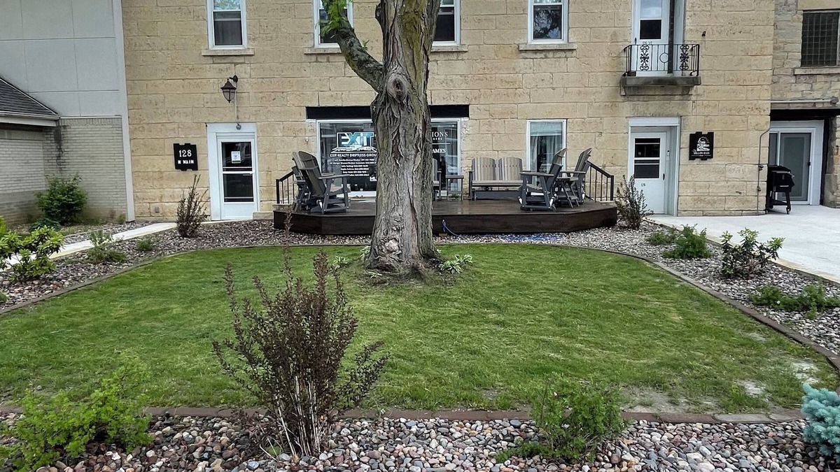 Elkader Villa | Relaxing Suite C “The Sweetest Suite on the River” on Historic Main Street.