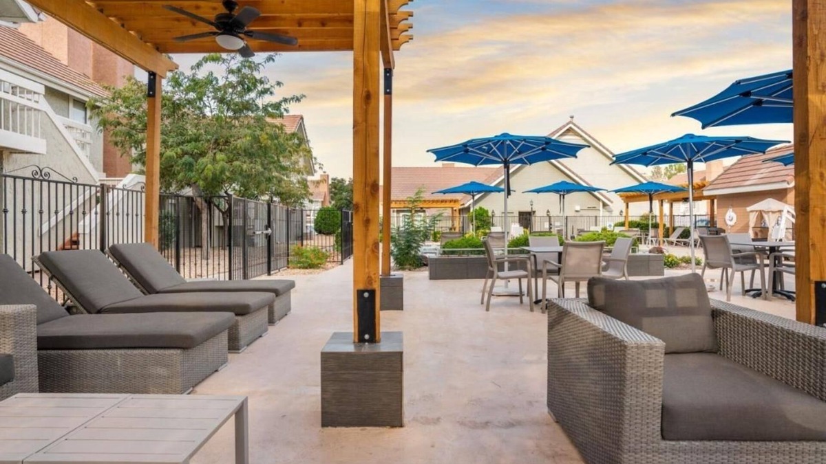 Biggs Field Hotel | Relaxing Suite – Pet-Friendly, Kitchen Access & Pool