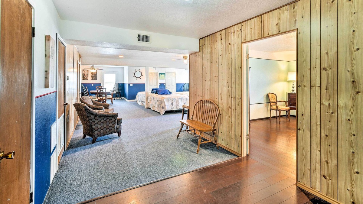 Surfside Beach Villa | Relaxing Surfside Bunkhouse - Walk to the Beach!