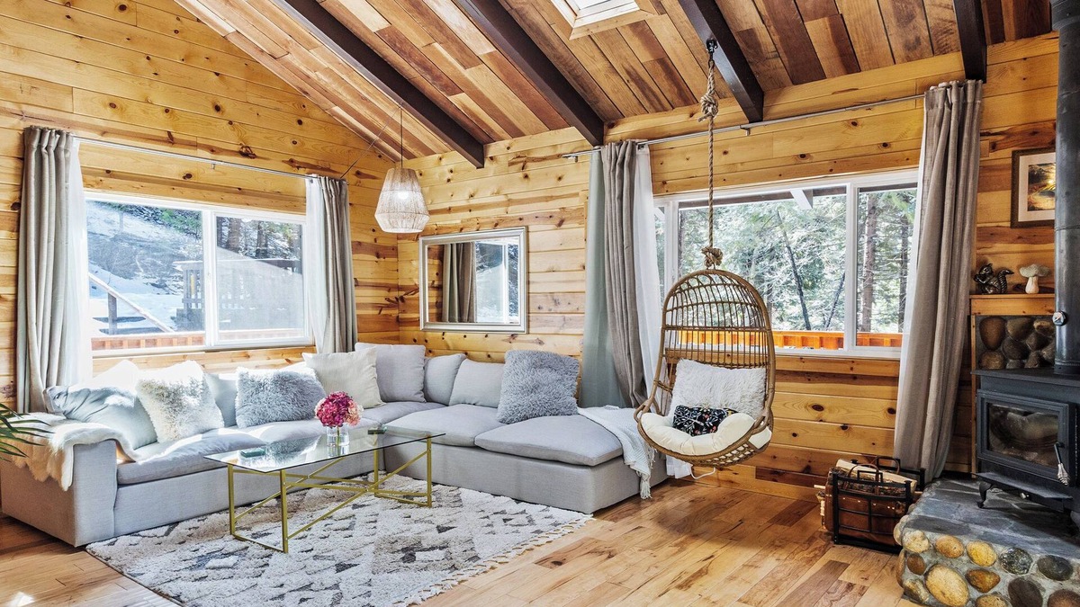 Arnold Cabin | Relaxing Swiss Chalet-Style Cabin