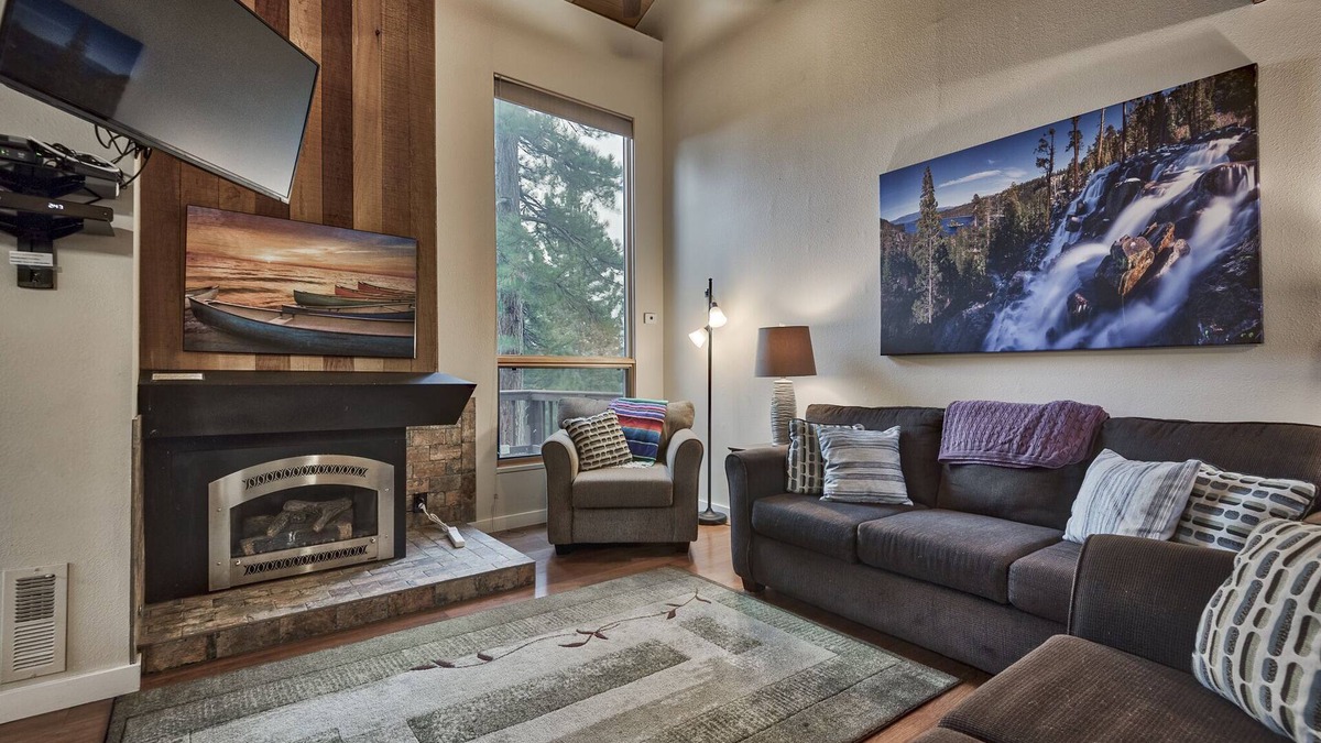 Lake Forest House | Relaxing Tahoe Getaway + Private Beach + Pool + Tennis