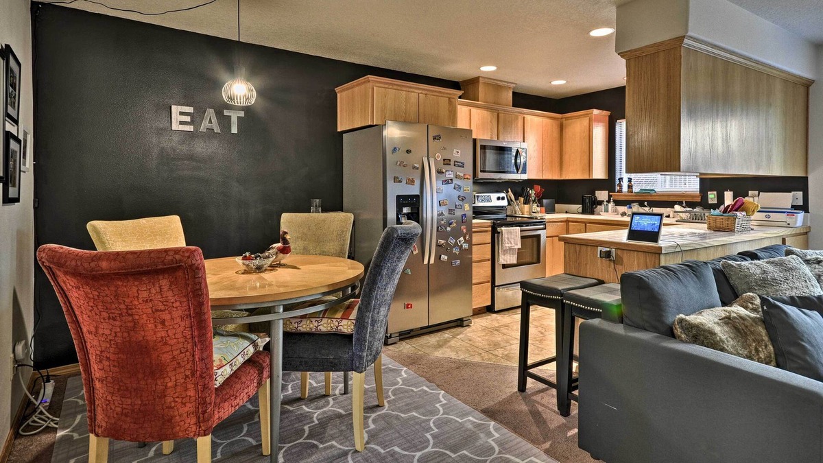 Forest Grove House | Relaxing Townhome w/ Patio: 25 Miles to Portland!