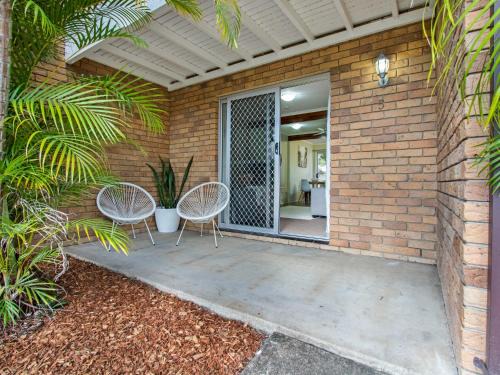 Pialba House | Relaxing Townhouse Steps from the Beach