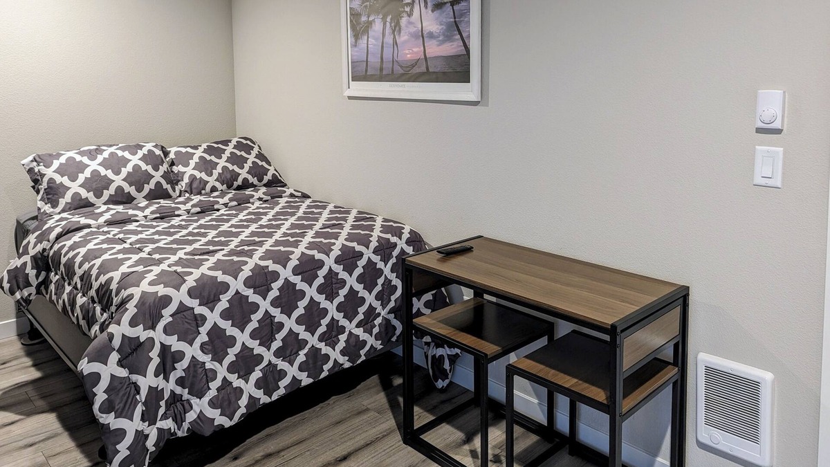 Troutdale House | Relaxing unit w/kitchenette - Walking distance to Edgefield Concerts