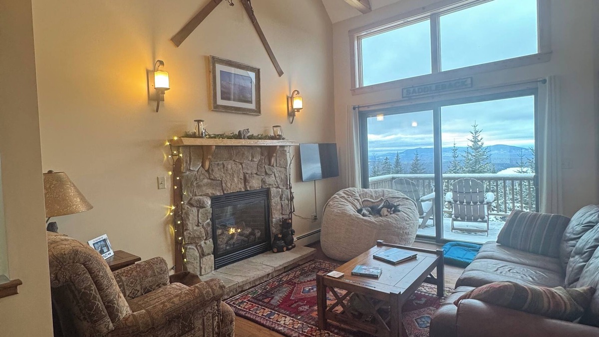 Rangeley Condo | Relaxing Mountainside Getaway! Ski in Ski out