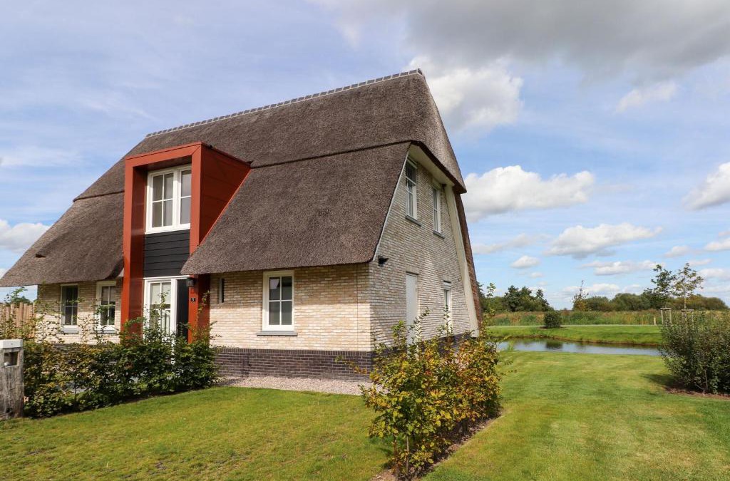 Delfstrahuizen Villa | Relaxing Villa with Fireplace