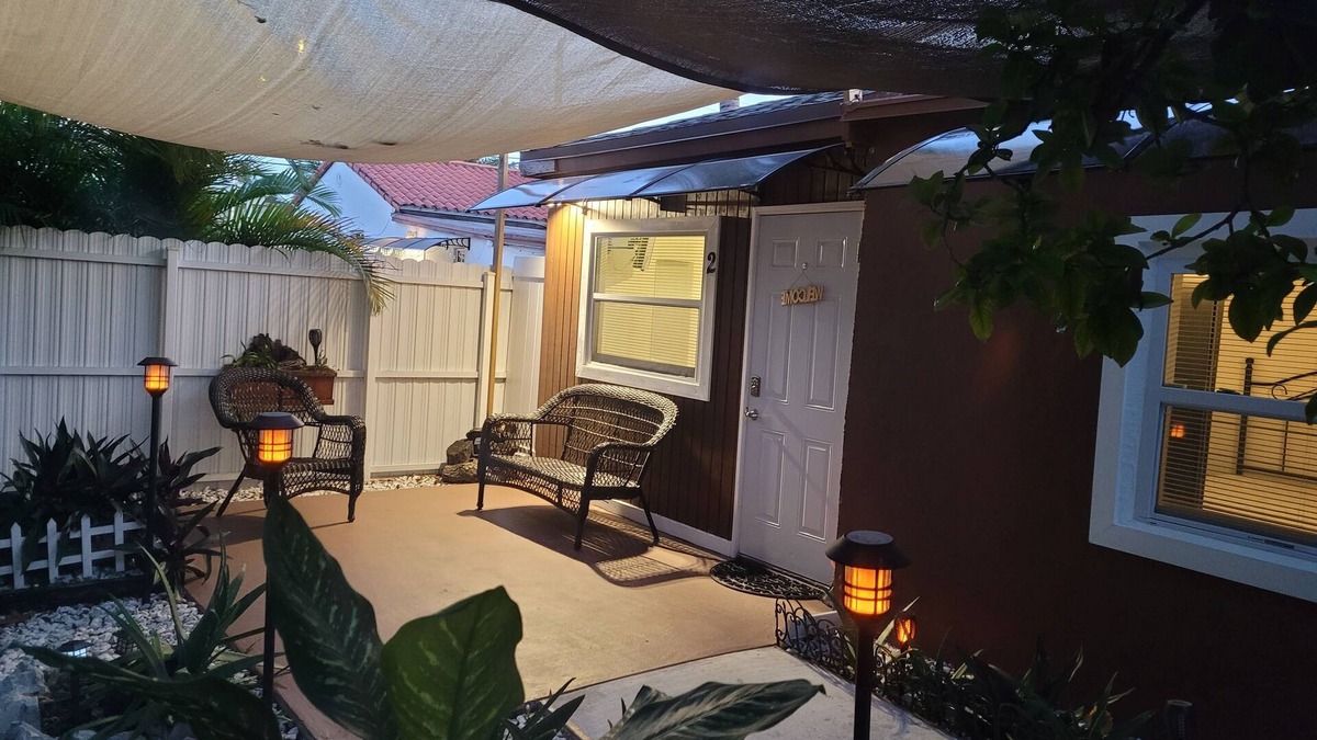 West Little Havana Cottage | Reliable Heart In Miami's Heart 3 minutes from Miami International Airport