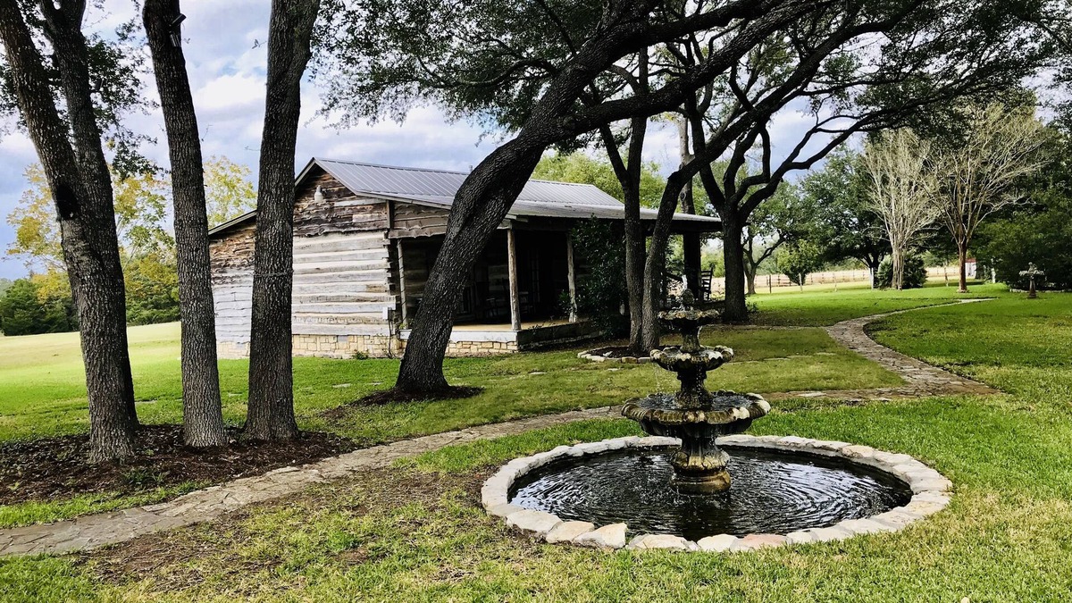 Round Top Cabin | Relive History in an 1850's era Log Cabin With modern Amenities (A)