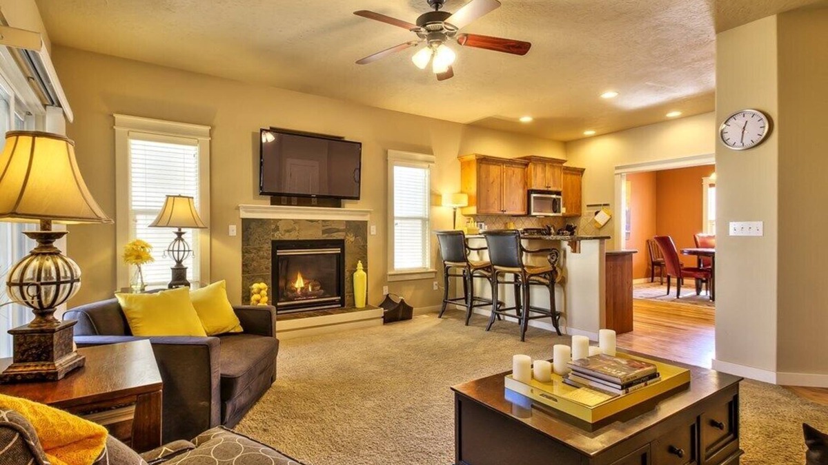 Meridian House | Relocation Specialists, Community pool, close to everything in Treasure Valley!