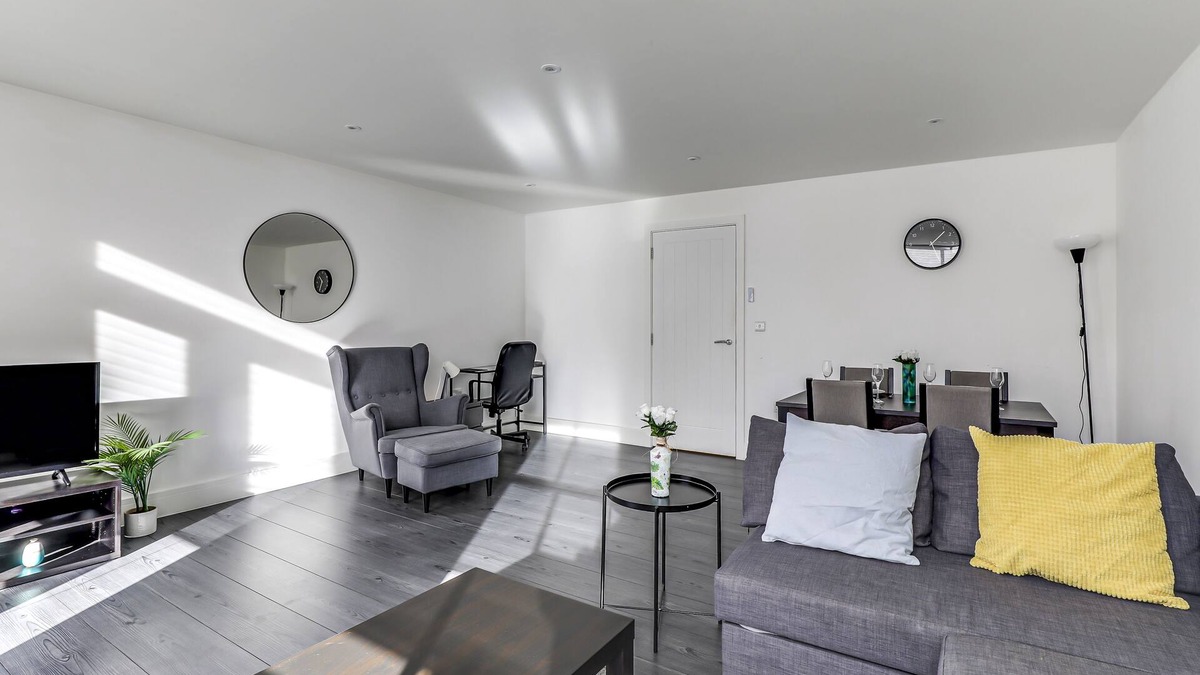 Canterbury Apartment | Relocators | Contractors - Exceptional Spacious Apartment