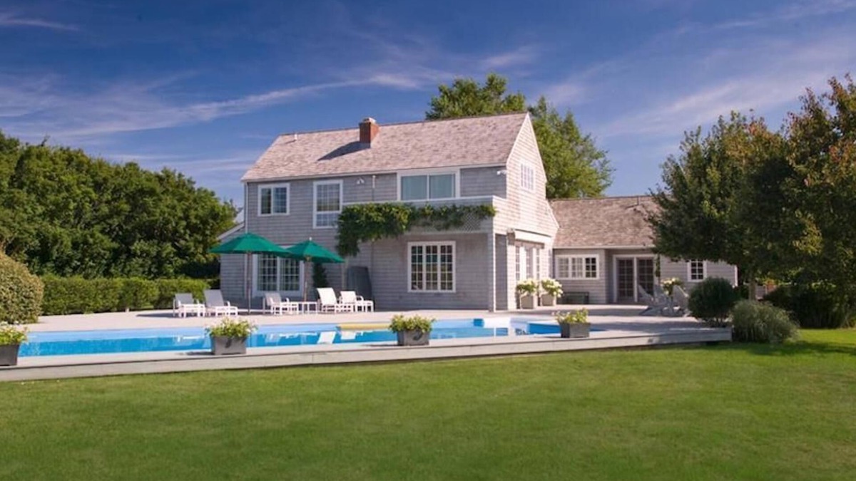Bridgehampton House | Remarkable Bridgehampton Beach estate just minutes to private beach access