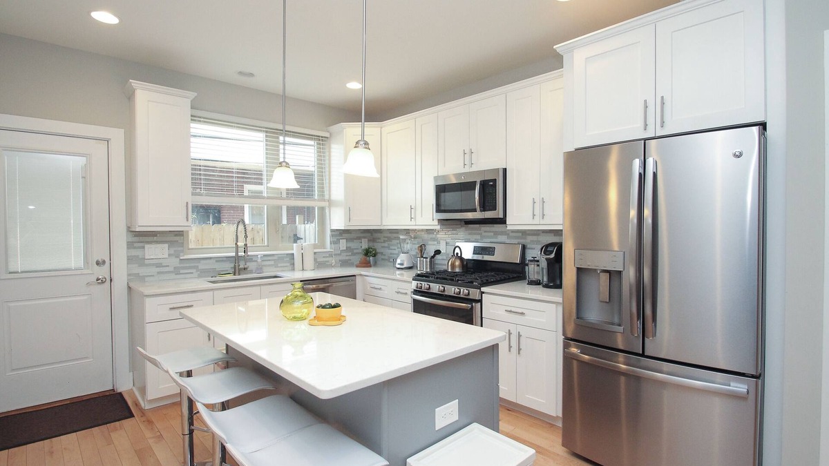 Newbold House | Remarkable Downtown Home! Roof Deck! Sleeps 2-16+! Free St. Parking!