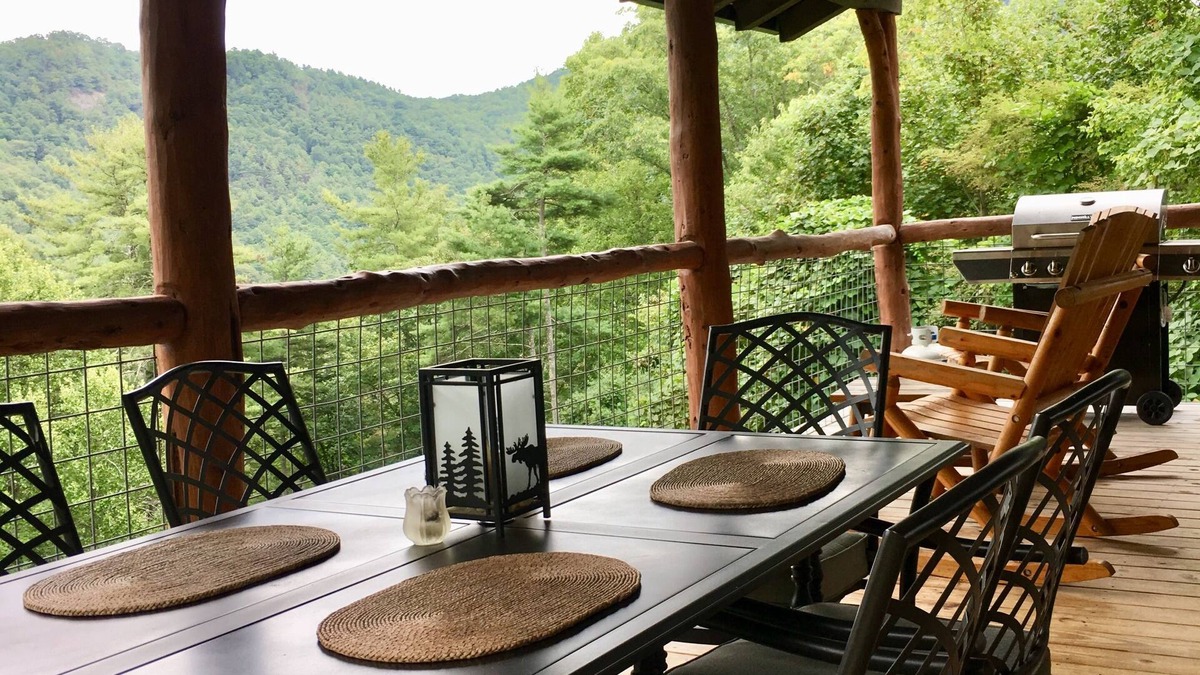 Highlands Cabin | ~Remarkable *HOT TUB* Mountaintop Getaway~ At 3975 Ft!
