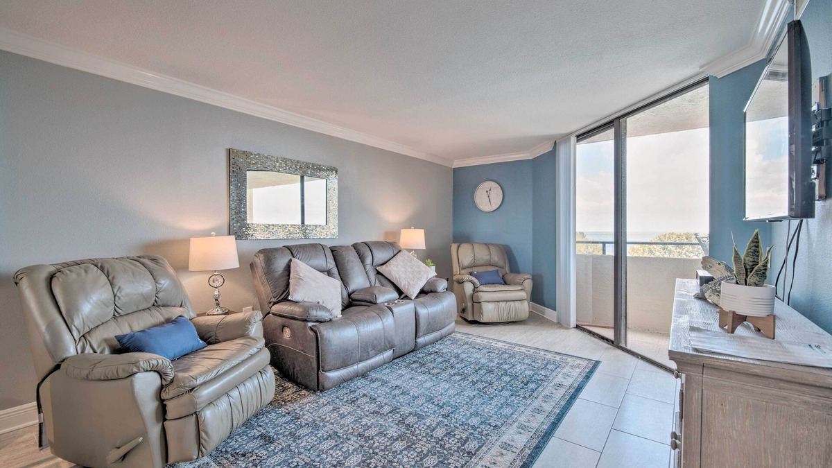 Hudson Condo | Remarkable Hudson Condo w/Coastal Views!