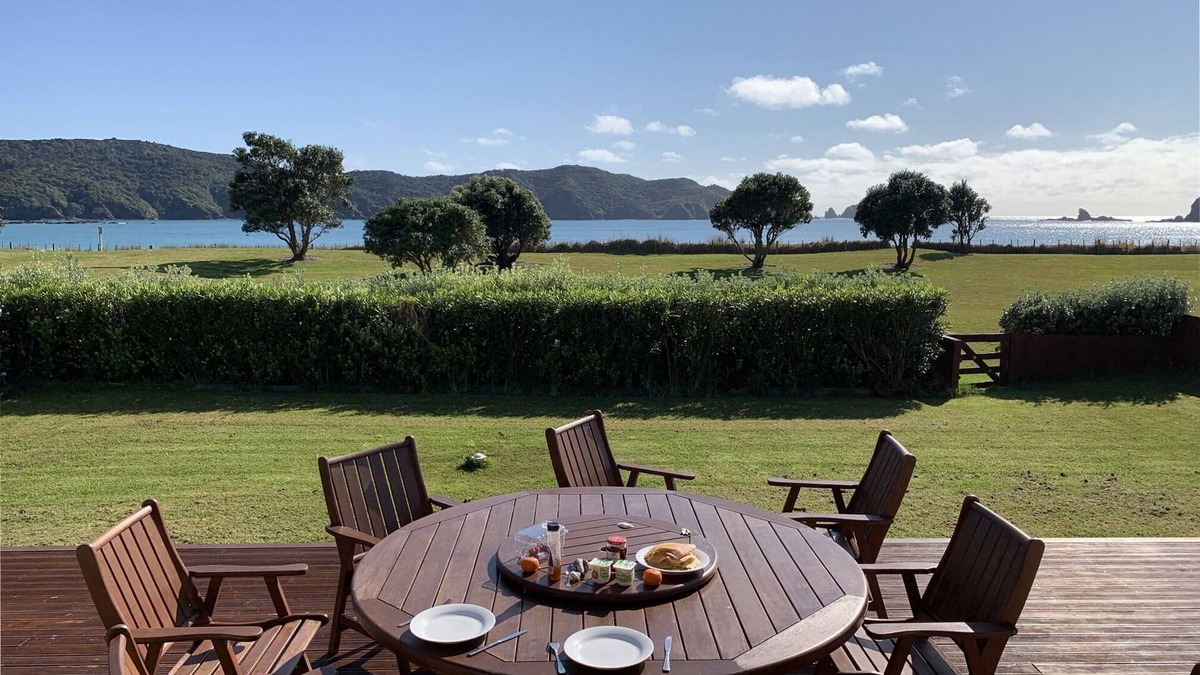 Whangaruru House | Remarkable Isthmus Beachfront Bach