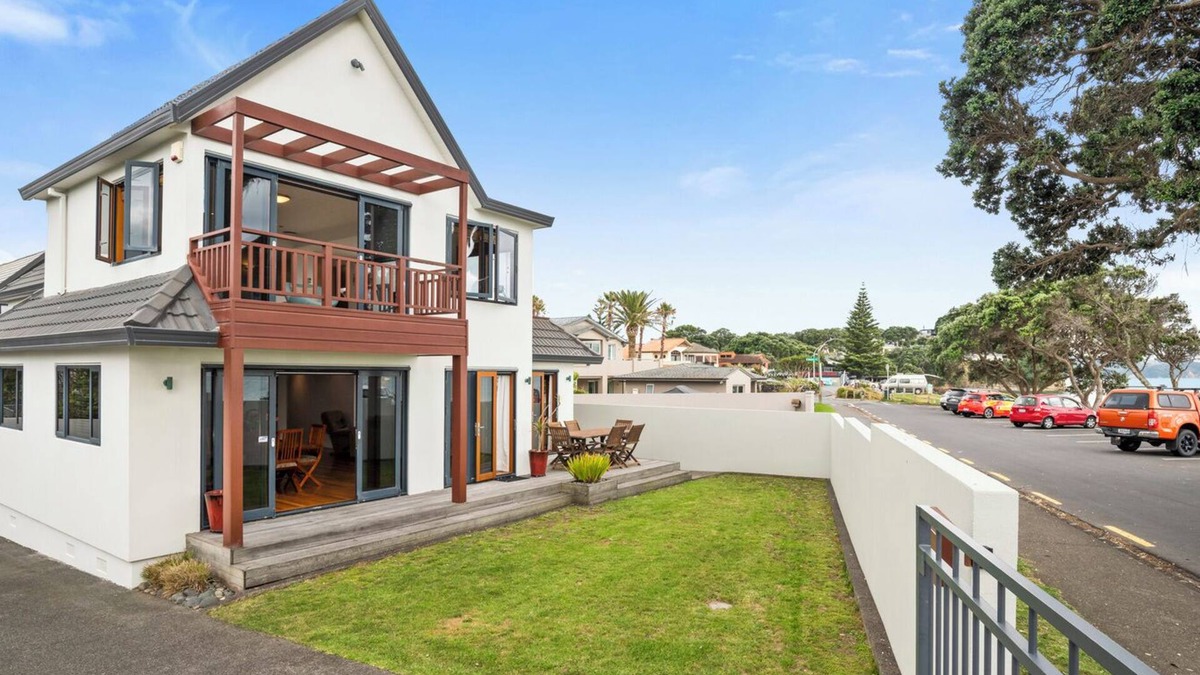 Red Beach House | Remarkable Red Beach - Red Beach Holiday Home