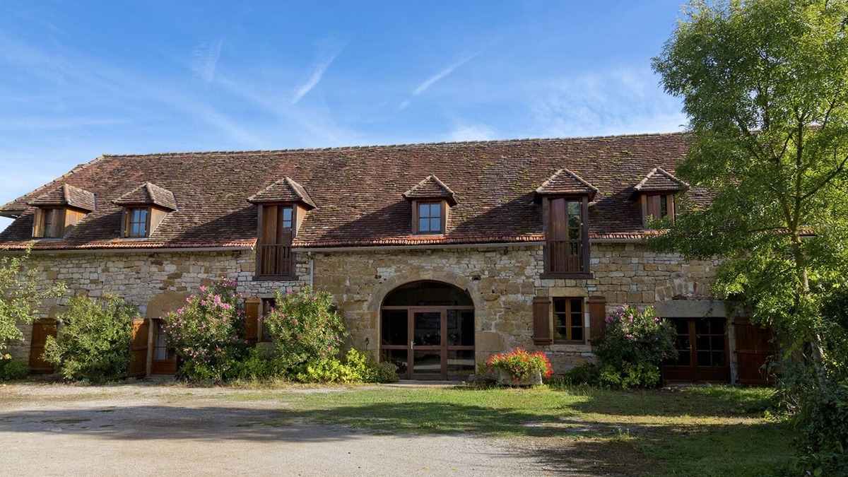 Loubressac Cottage | Remarkable spacious gite, swimming pool, terrace, Dordogne valley in the Lot