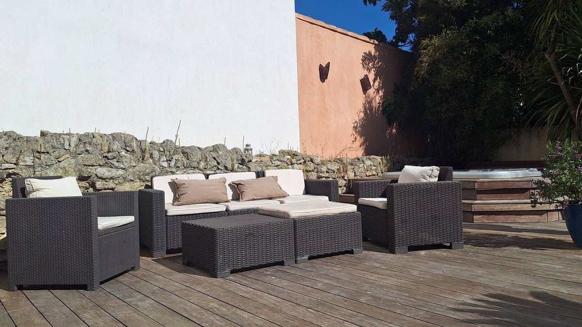 Aigues-Vives Apartment | Remi's apartment – garden and jacuzzi