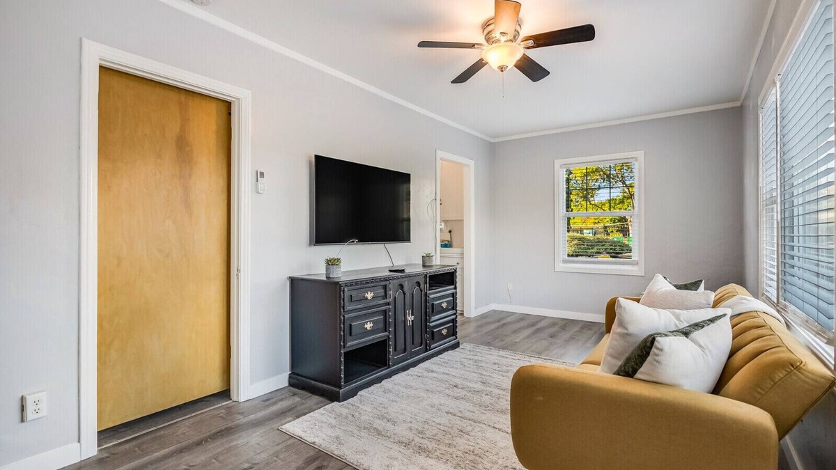 Civic Core House | Remodeled 1bd Craftsman Bungalow