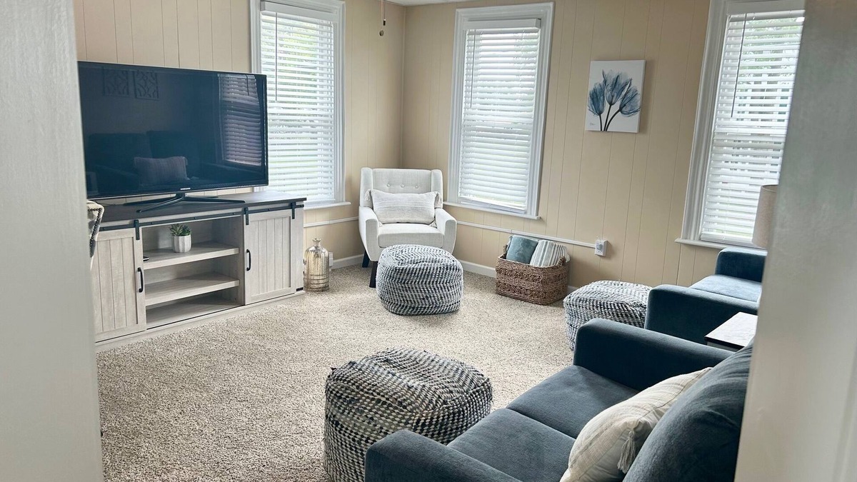 Midway Apartment | Remodeled 2 BR 2nd Fl Apartment in Hanover
