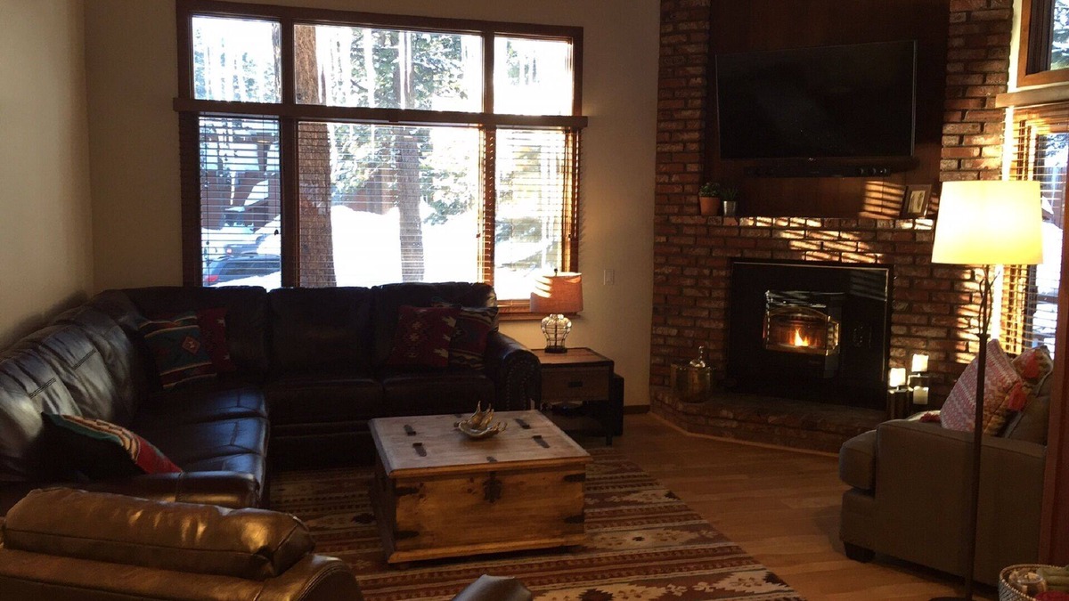 Mammoth Lakes House | REMODELED 2 BR + LOFT/2.25 BA in Mammoth Lakes - Woodlands Complex - Sleeps 8