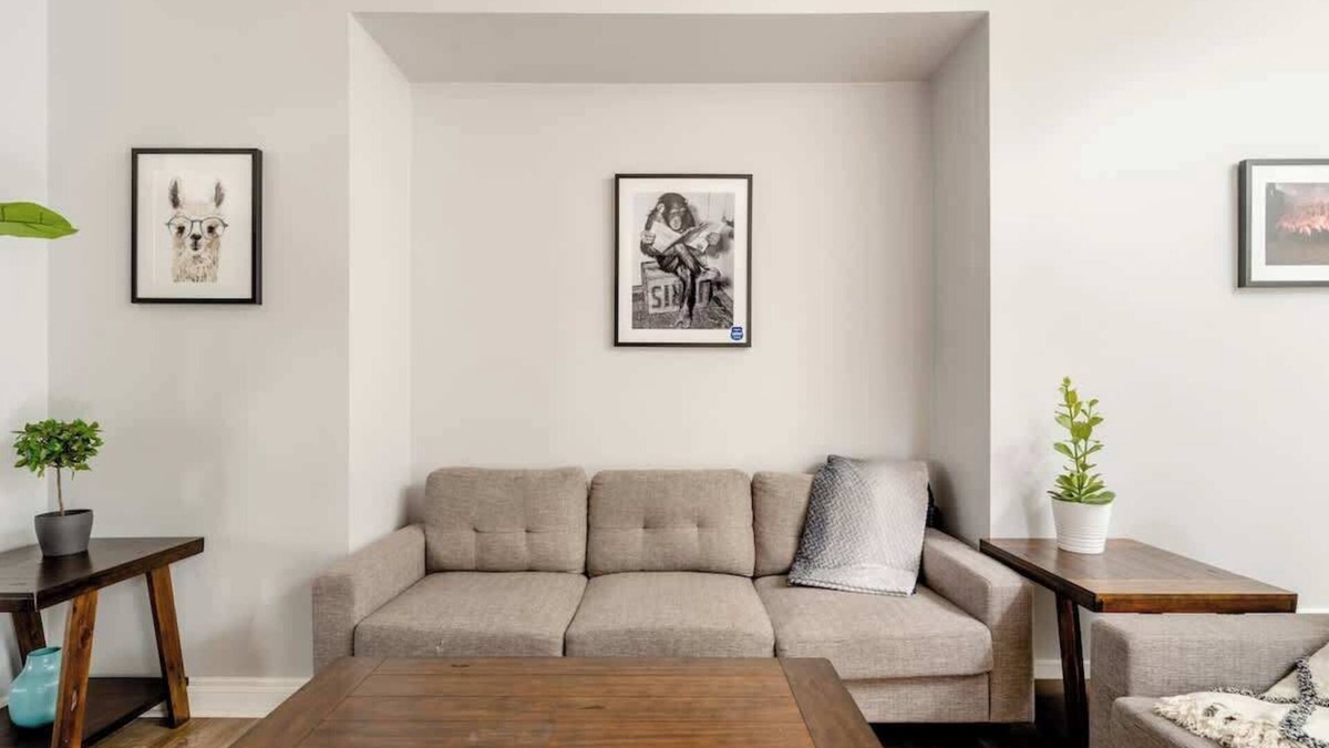 Richmond House | Remodeled 2BR - Walk to Coffee, Bars & More