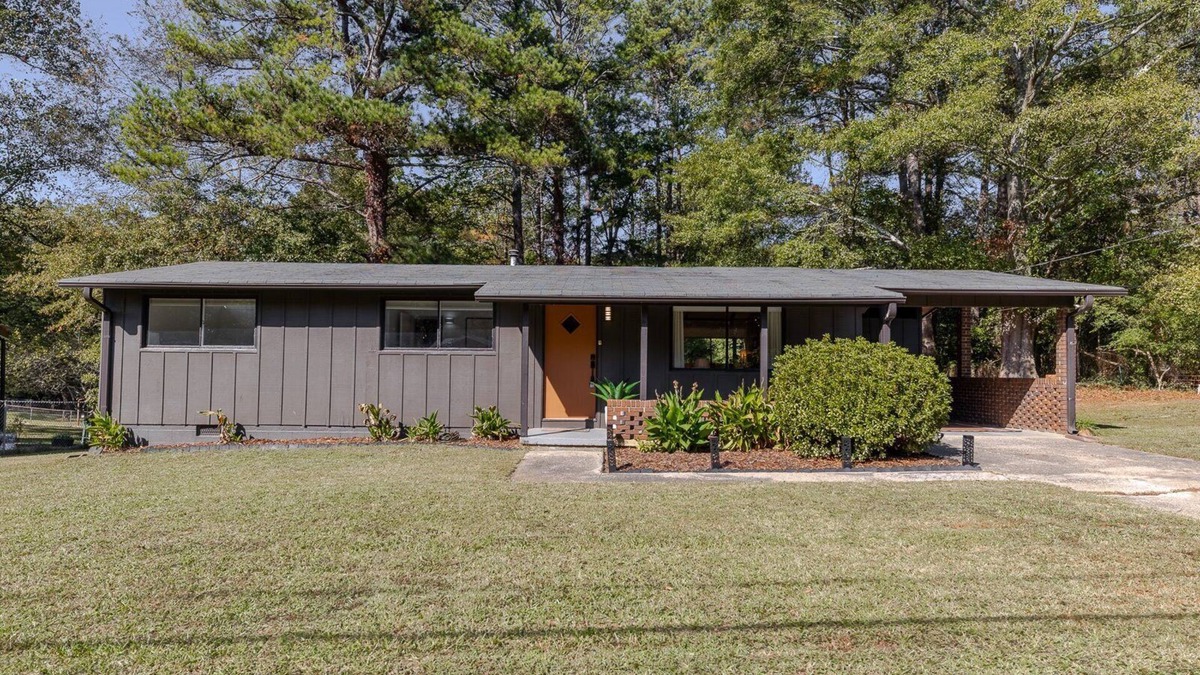 Woodstock House | Remodeled 3-bedroom house walkable to Downtown Woodstock