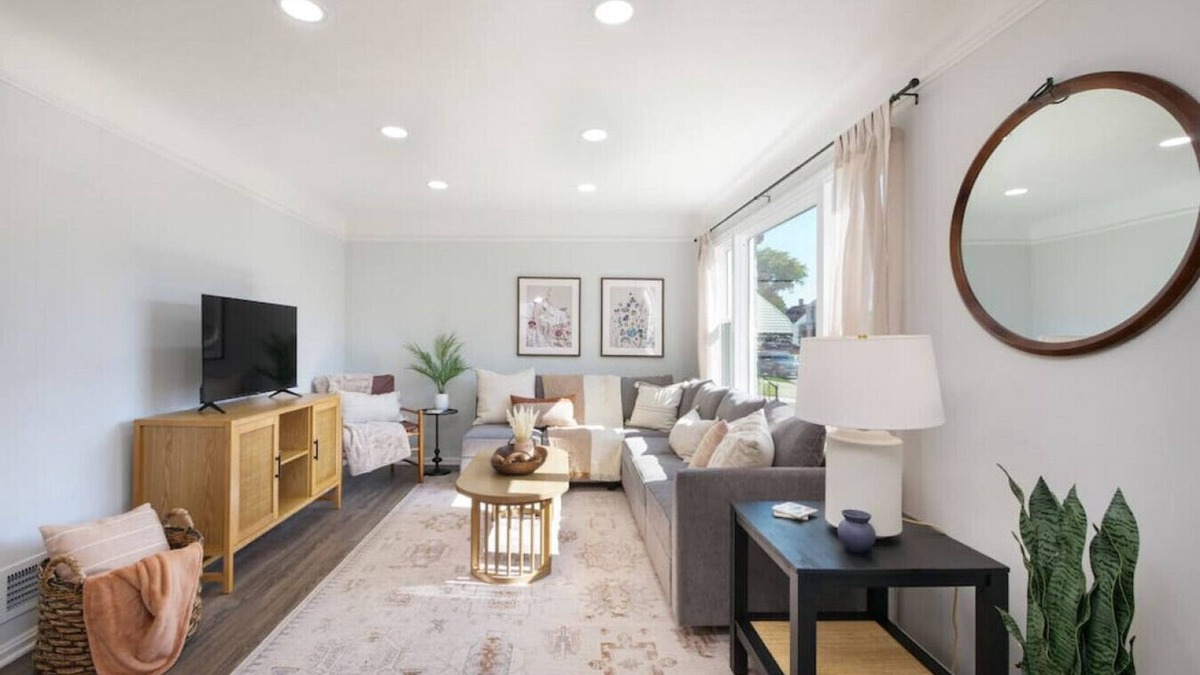 Parma Apartment | Remodeled 4 Bedroom With a Game Room!