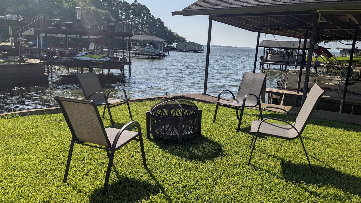 Cedar Creek Reservoir House | Remodeled 4 BR Lake Front Getaway Sleeps 14