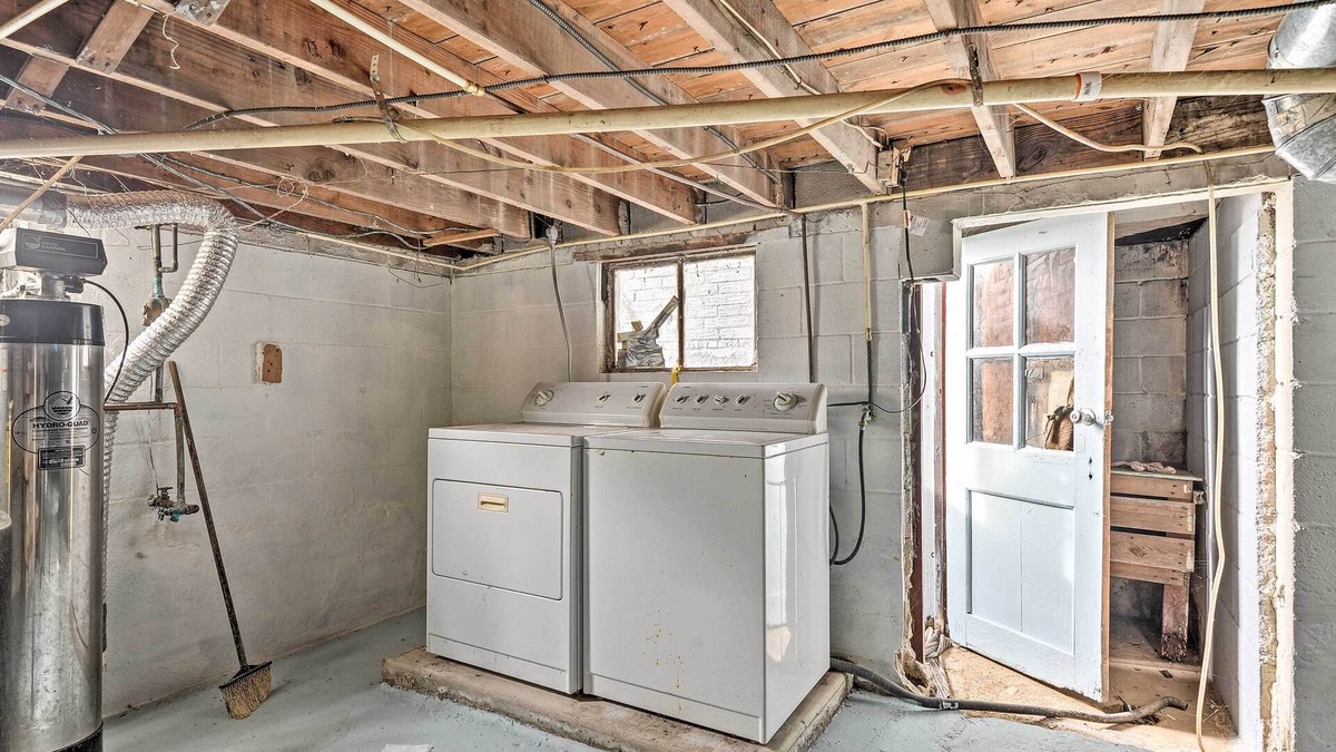 Abingdon House | Remodeled Abingdon House w/Spacious Yard!