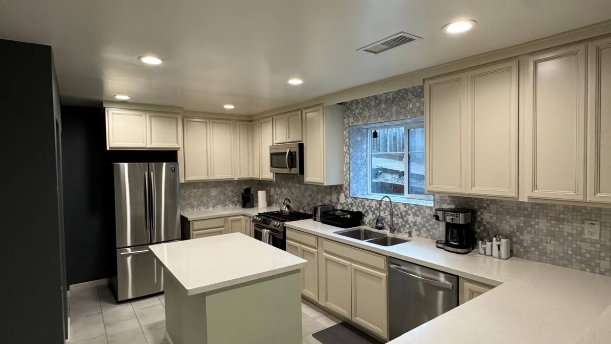 Crockett Apartment | Remodeled Apartment in Crockett! Great for 4